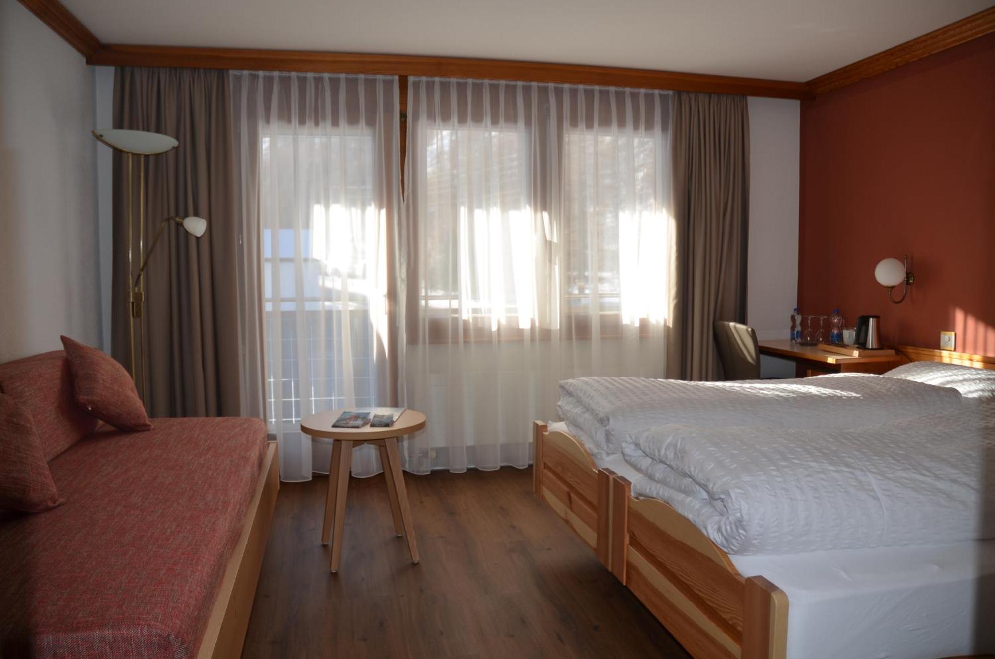 Ski-In/Ski-Out Hotel Sport Saas-Almagell Room photo